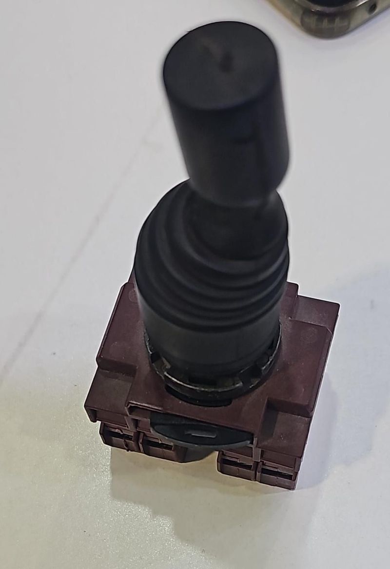 P9B01VN4 GEAR SWITCH 4MOVE