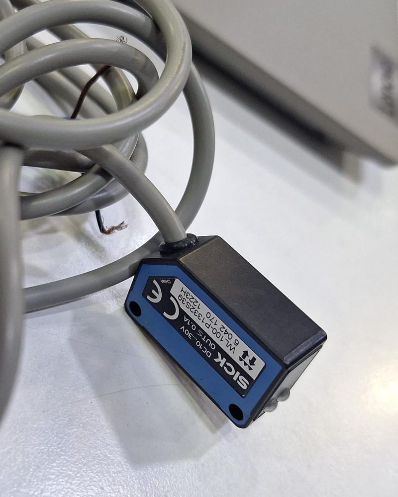 WL14-2P430 PHOTO SENSOR REFLACTOR PNP-NO-NC