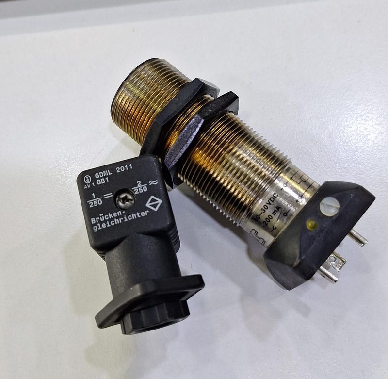 WENGLOR PHOTO SENSER/WENGLOR 32MM/ PNP-NO/ 10-30V DC
